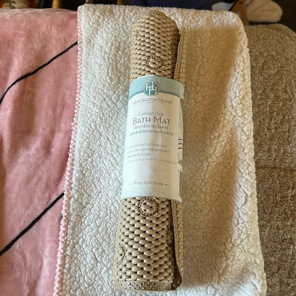 Huntington Home Cushion Grip Bath Mat